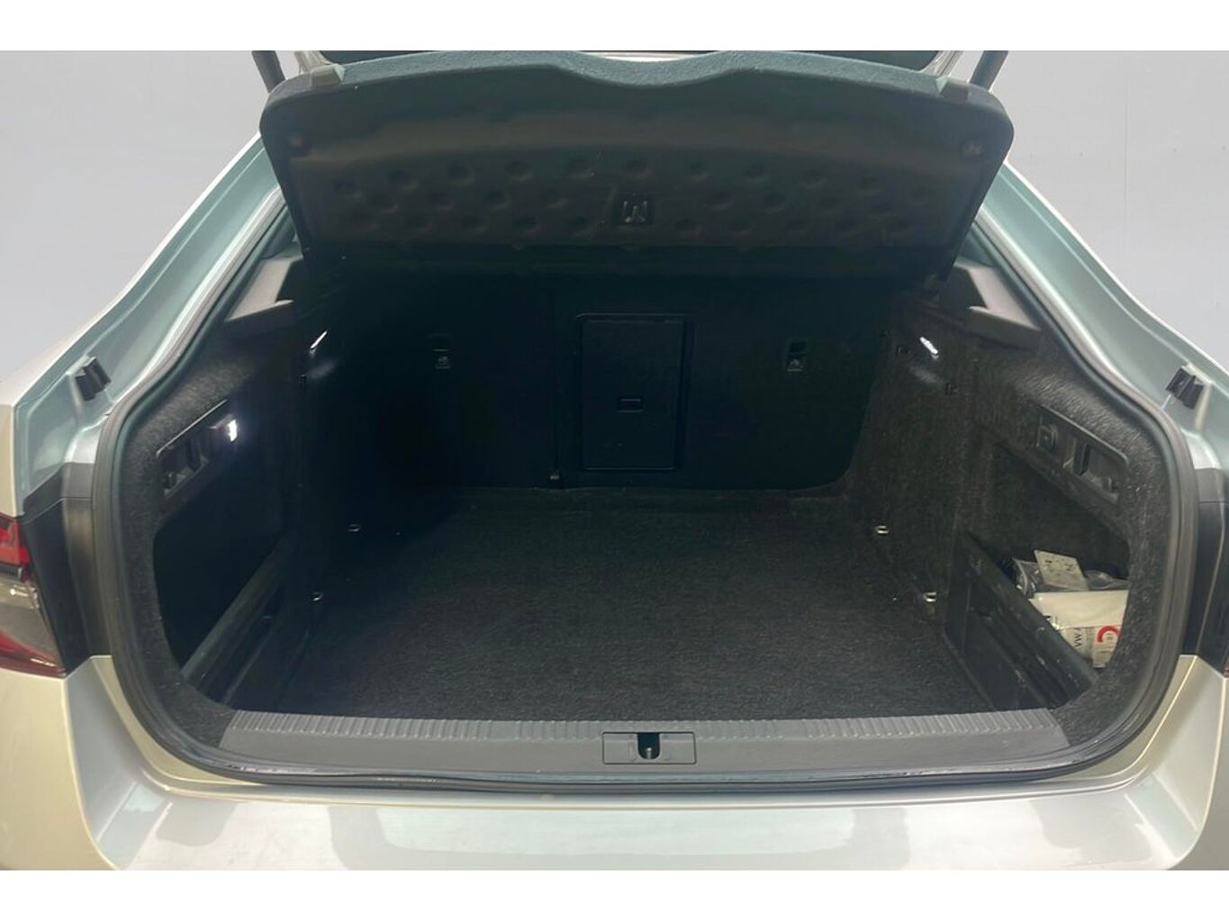 SKODA Superb Hatch Sportline Plus 2.0 TSI 190 PS DSG