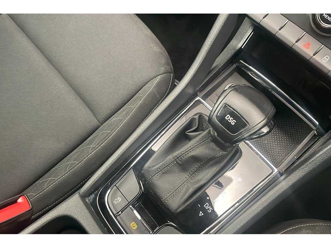 SKODA Karoq SE 1.6 TDI 115 PS DSG