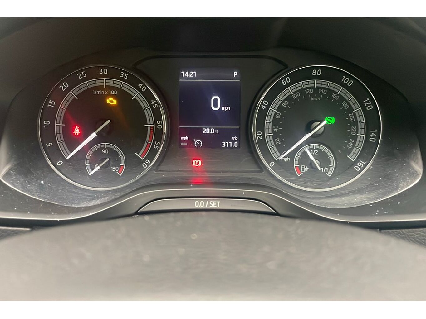 SKODA Karoq SE 1.6 TDI 115 PS DSG
