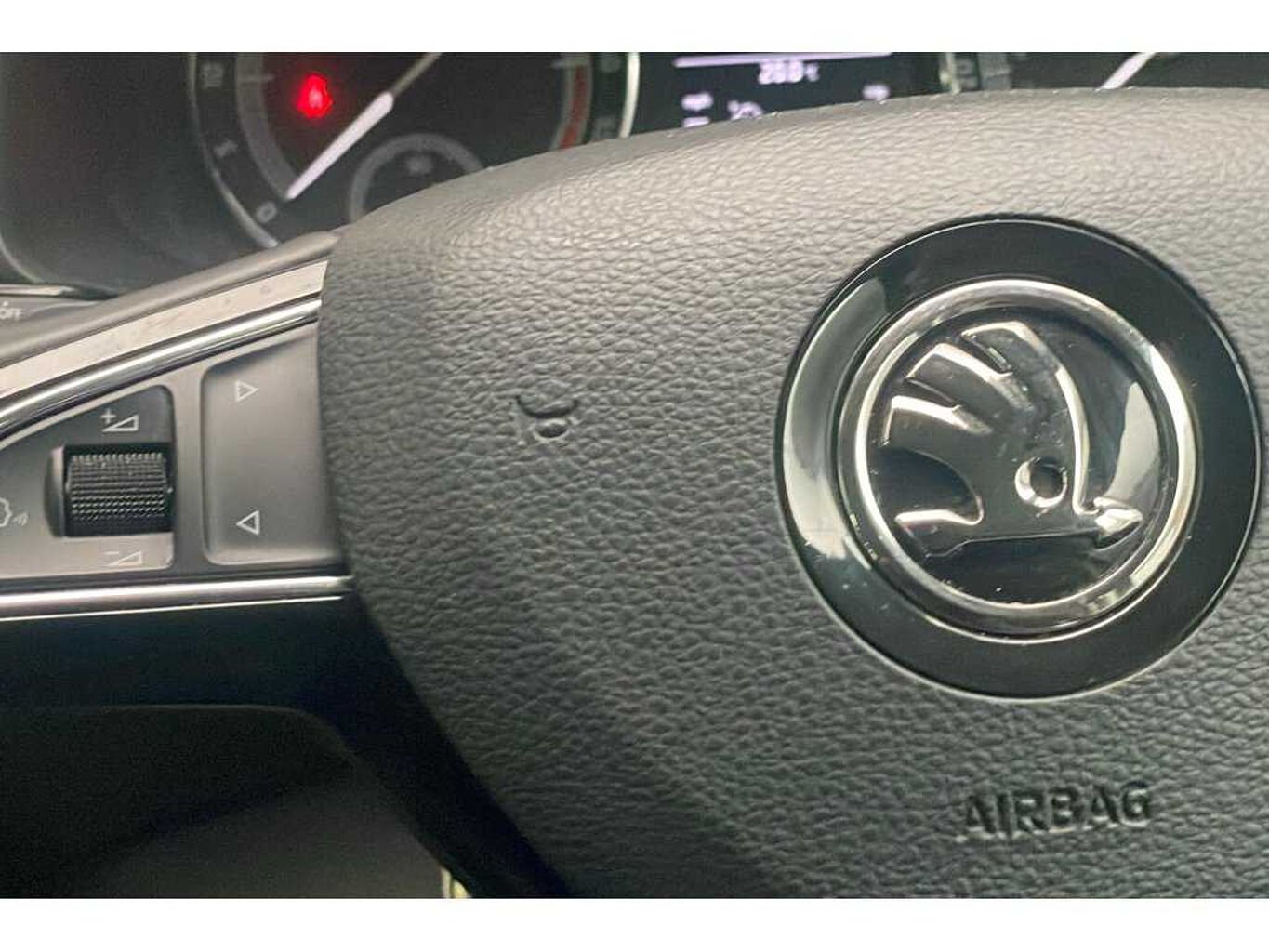 SKODA Karoq SE 1.6 TDI 115 PS DSG